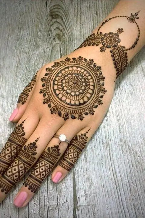 circle mehndi design