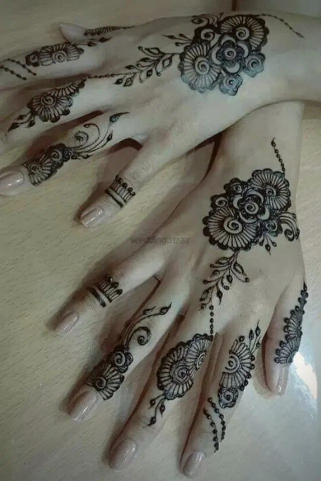 Arabic Simple Back Hand Mehndi Design