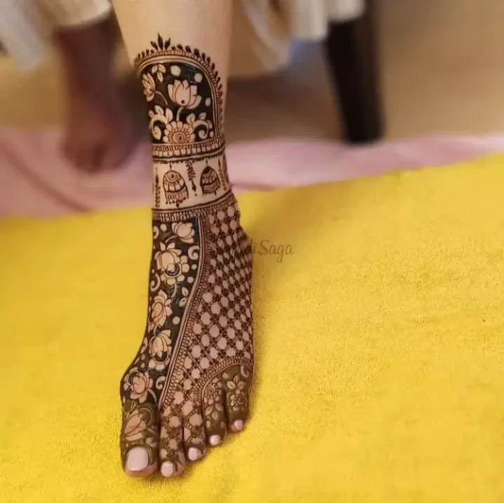 Back Hand Mehndi Design with Figures (2)