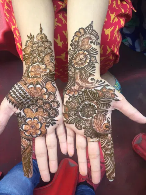 front hand mehndi design