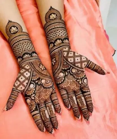 back hand mehndi design