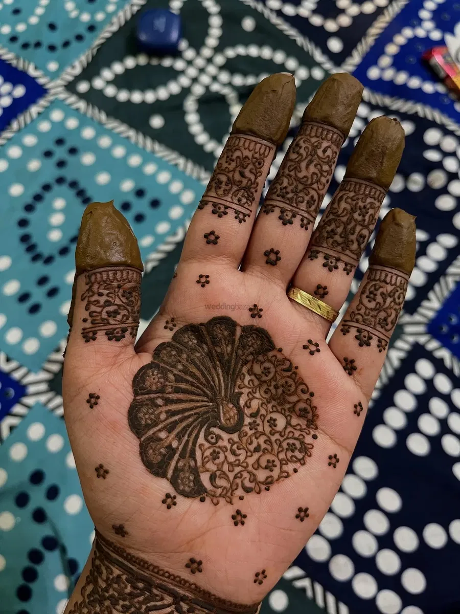Simple Mehndi Design with Gol Tikki