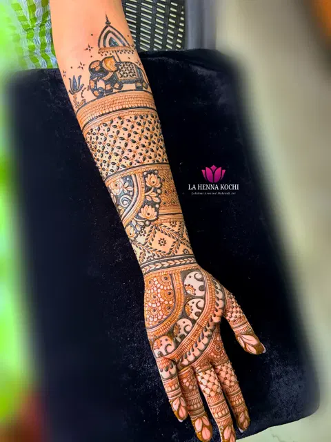 aesthetic bridal front hand mehndi design