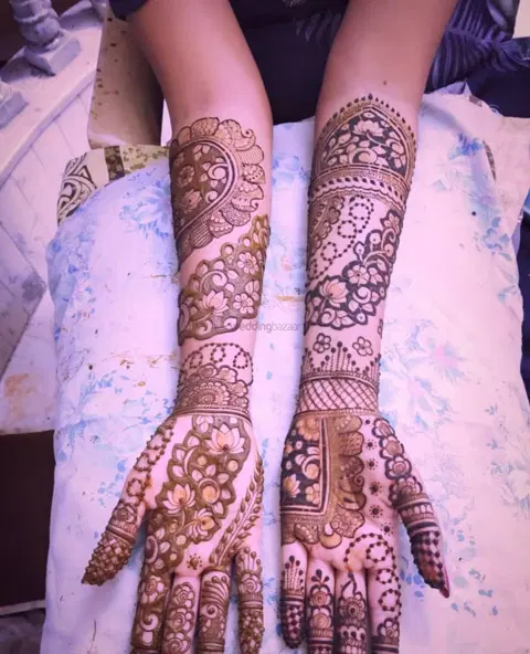 figure back hand mehndi design