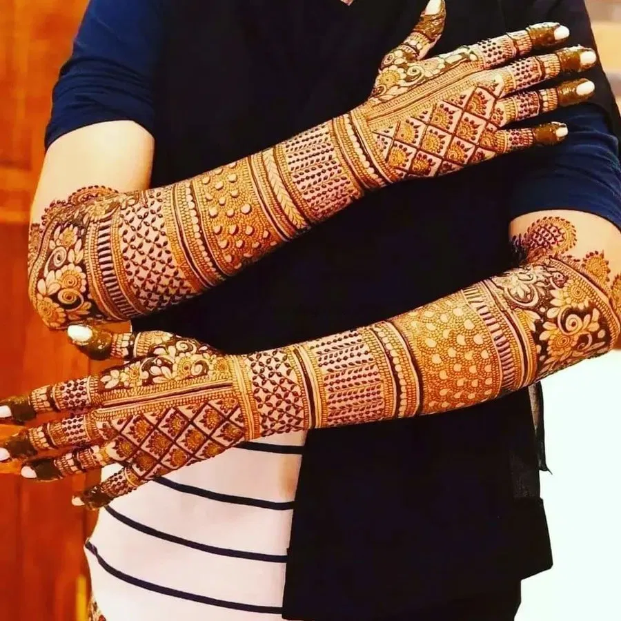 Back Hand Mehndi Design with Figures