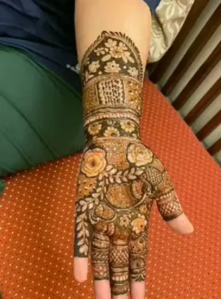 front hand mehndi design