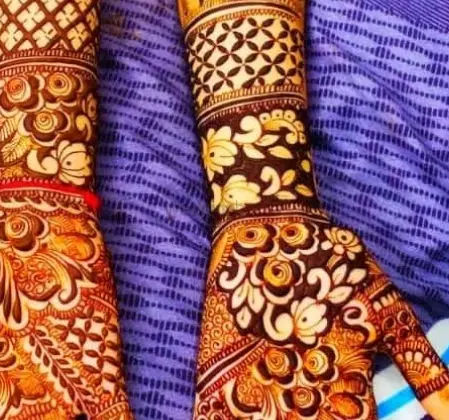 front hand mehndi design