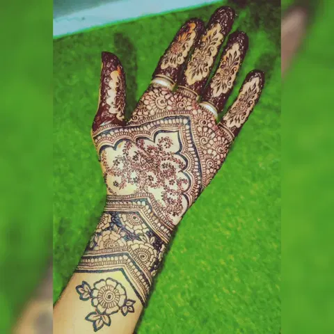 back hand mehndi design