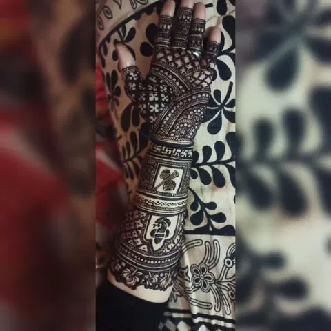 back hand mehndi design