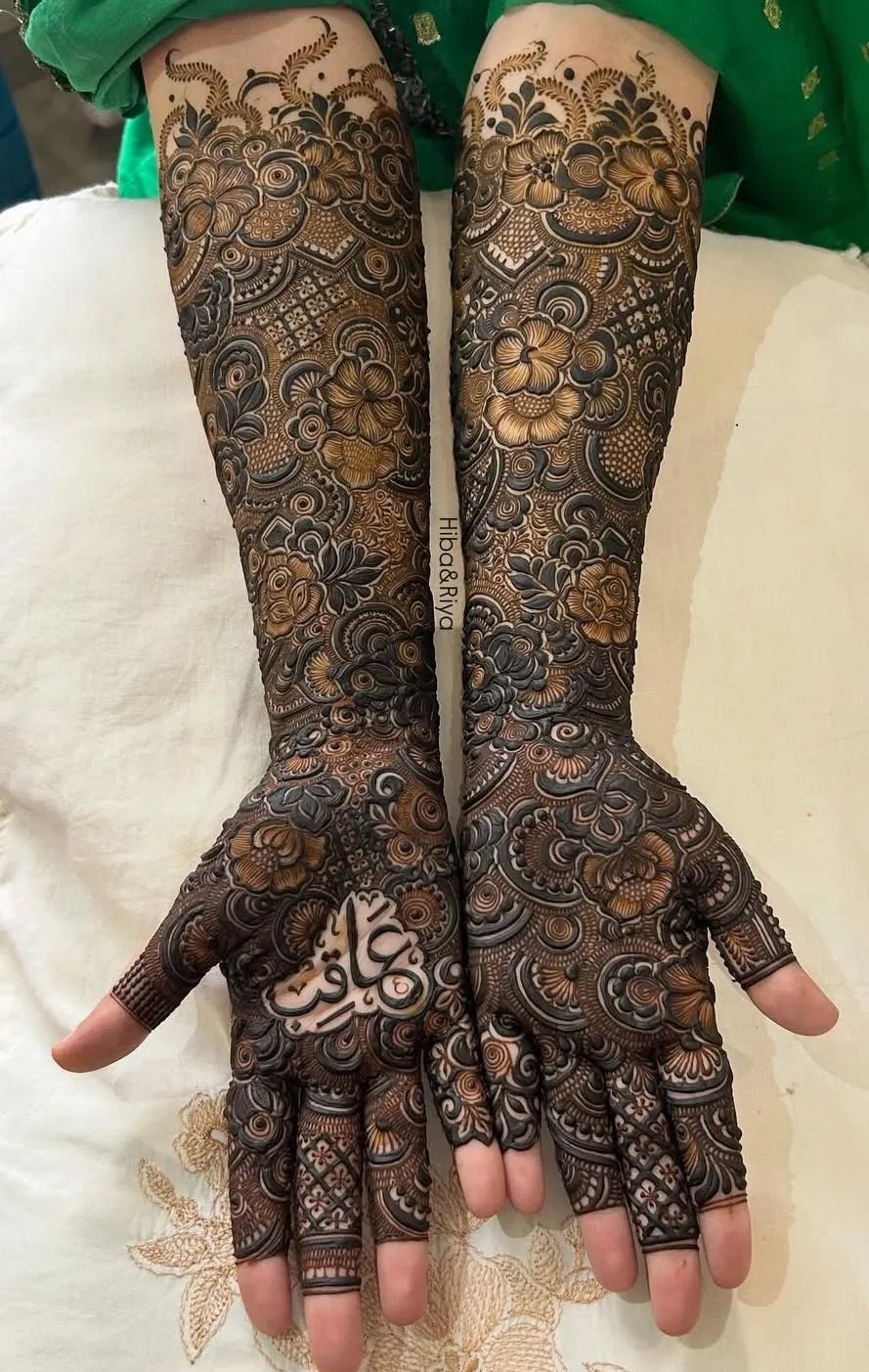 Arabic Bridal Back Hand Mehndi Design with Figures and Jaal for Engagement (3)