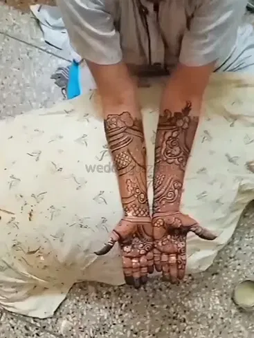 Front Hand Mehndi Design with Figures