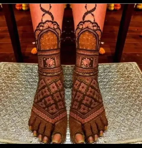 back hand mehndi design