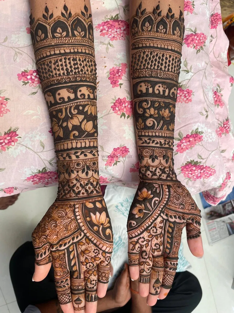Front Hand Mehndi Design with Figures