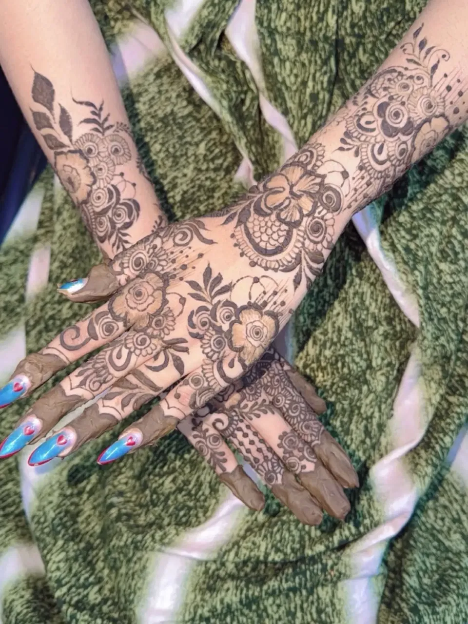Back Hand Mehndi Design