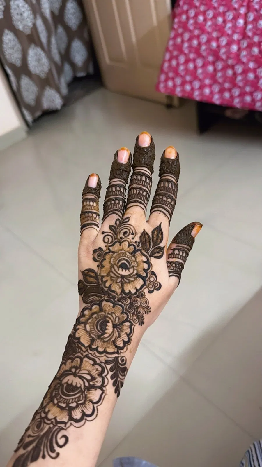 Finger Mehndi Design