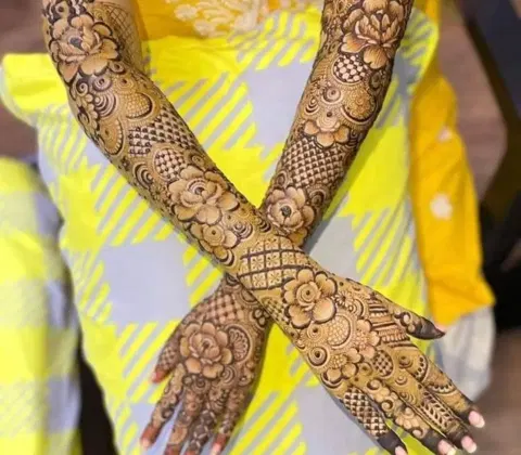 front hand mehndi design