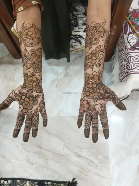front hand mehndi design