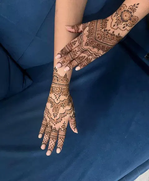 front hand mehndi design