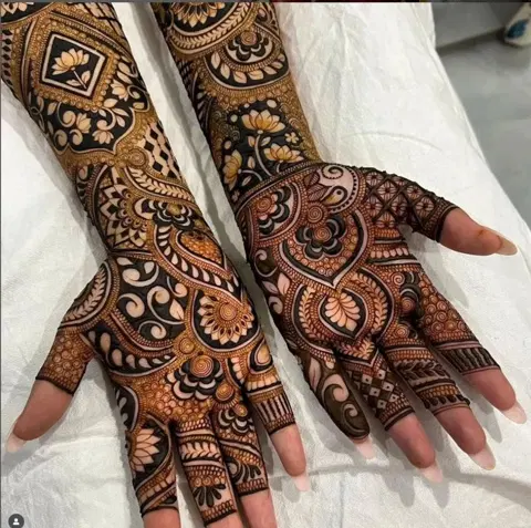 full hand mehndi design