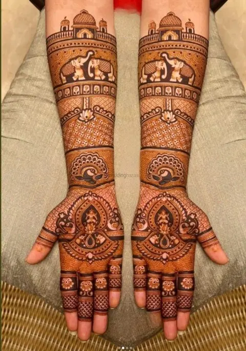 figure front hand mehndi design