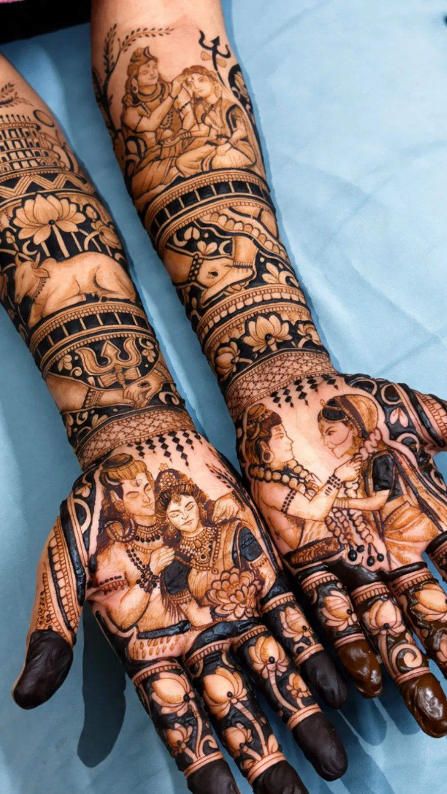 Bridal Front Hand Mehndi Design with Deity and Figures (4)