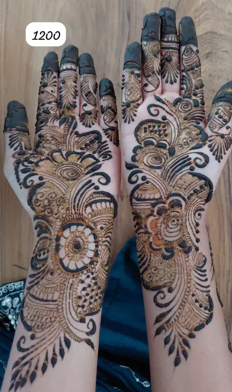 front hand mehndi design