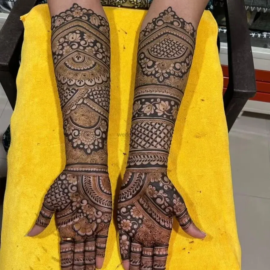 Front Hand Mehndi Design with Figures
