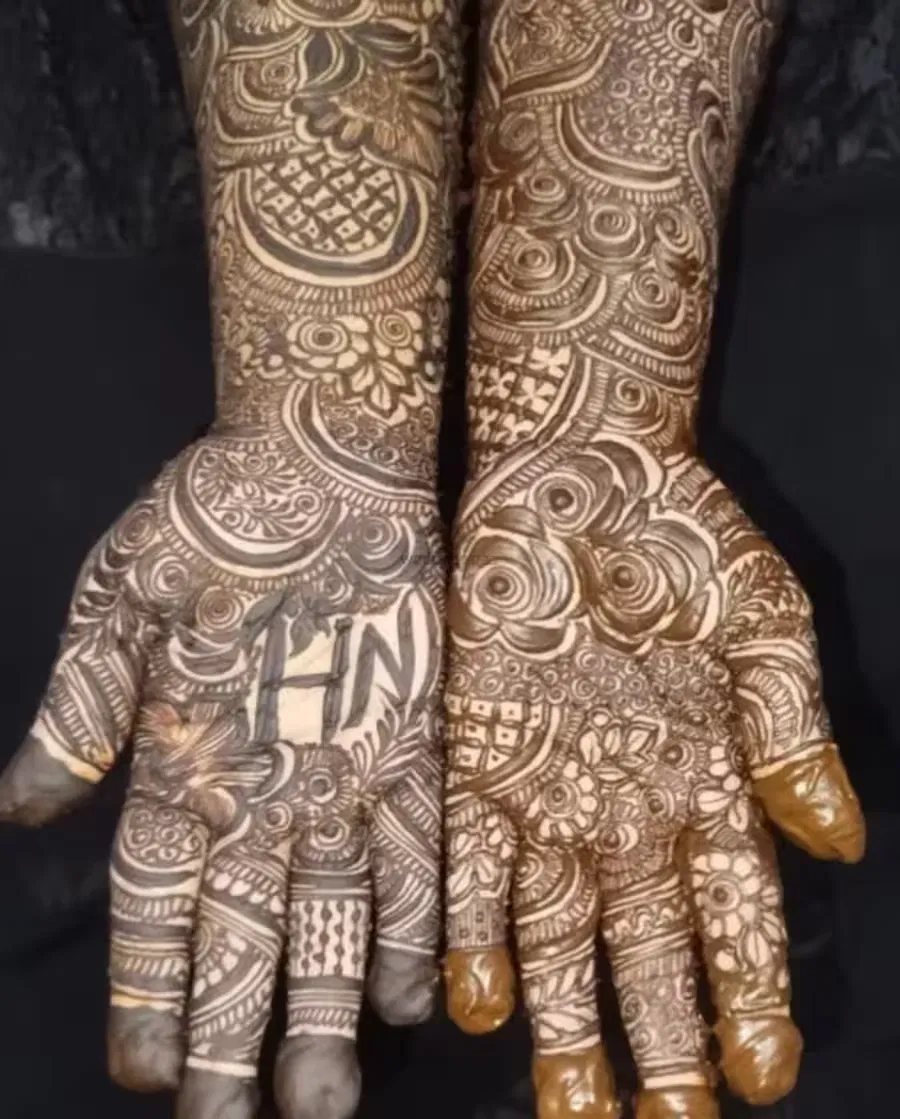 Mehndi Design with Figures