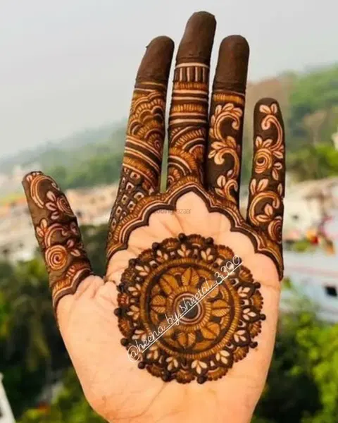 circle back hand mehndi design