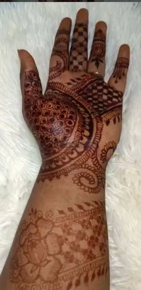 front hand mehndi design