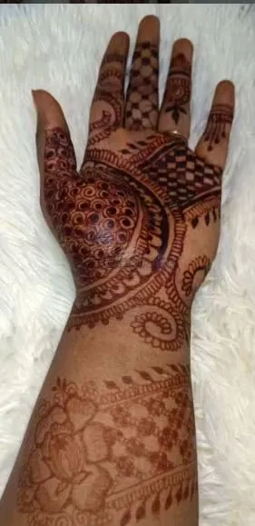 Front Hand Mehndi Design (2)