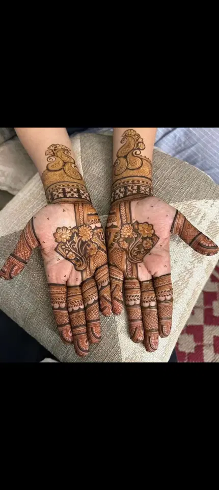 front hand mehndi design