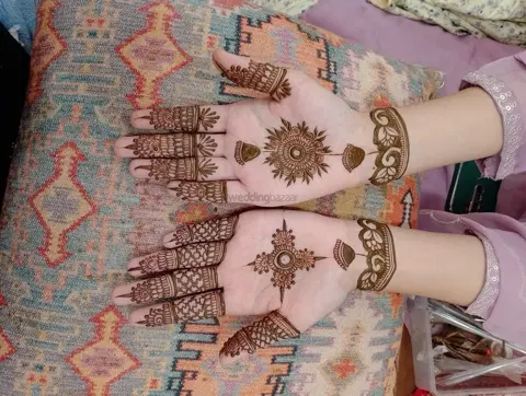 circle back hand mehndi design