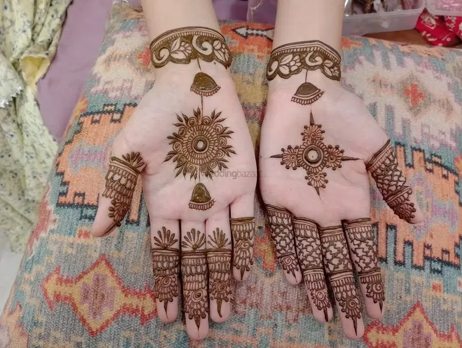 Front Hand Mehndi Design with Gol Tikki