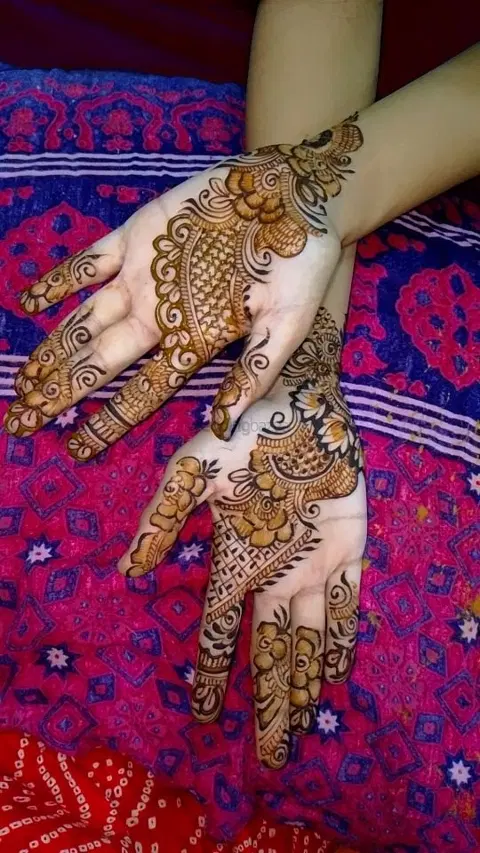 front hand mehndi design