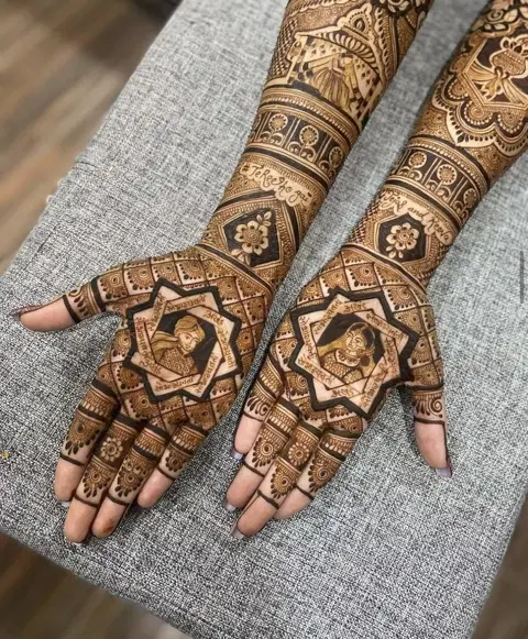 back hand mehndi design