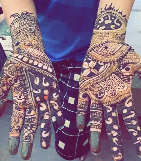 front hand mehndi design
