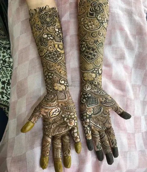 figure full hand mehndi design