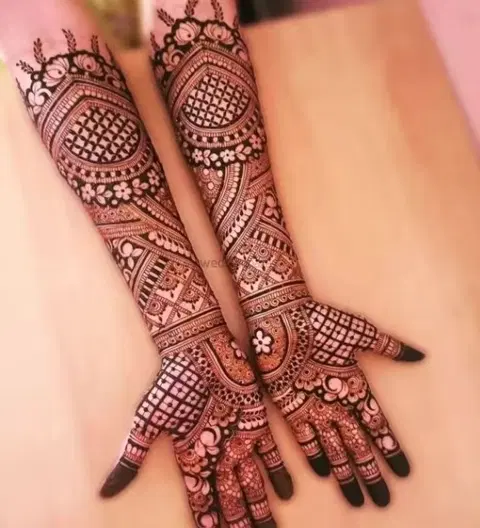 front hand mehndi design