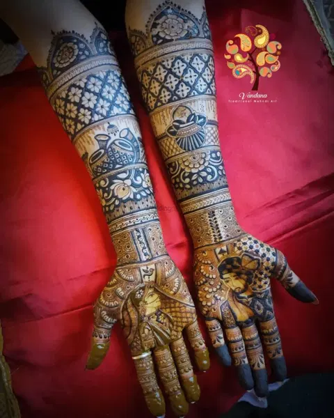 figure front hand mehndi design