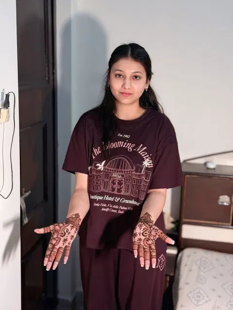 front hand mehndi design