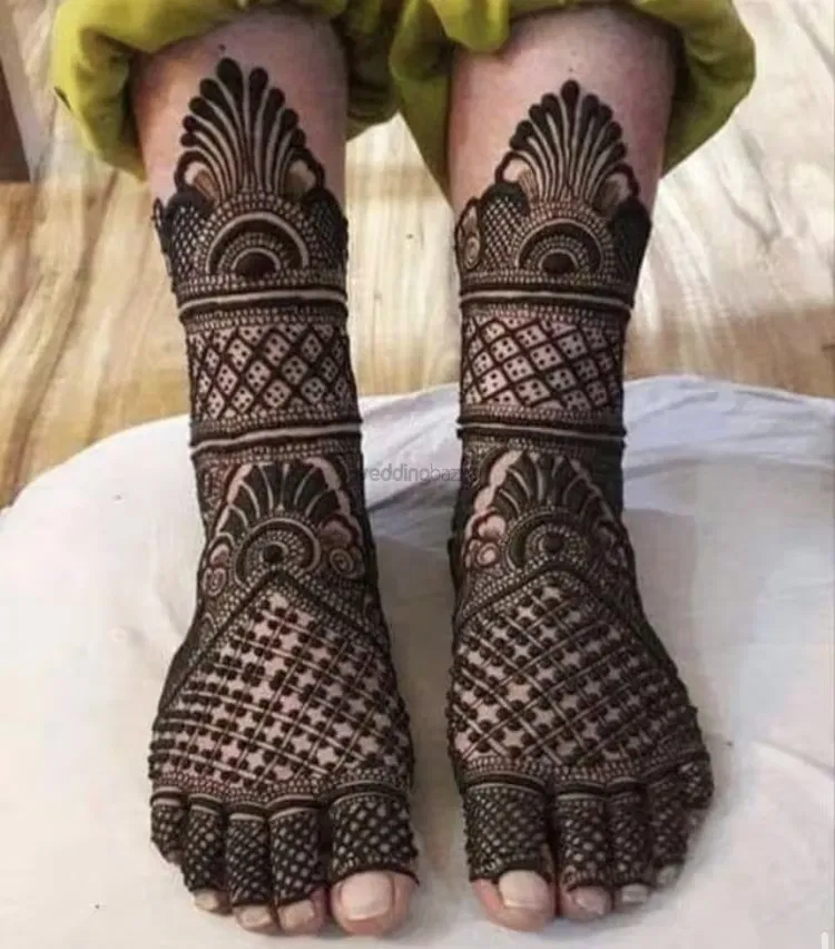 Foot Mehndi Design with Figures