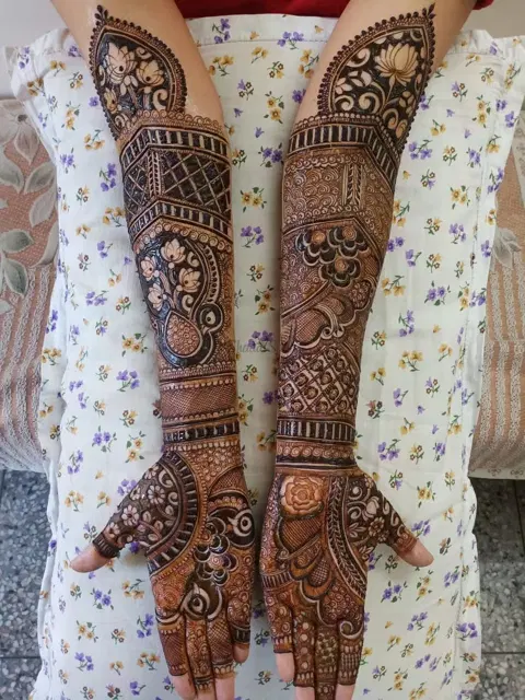 figure front hand mehndi design