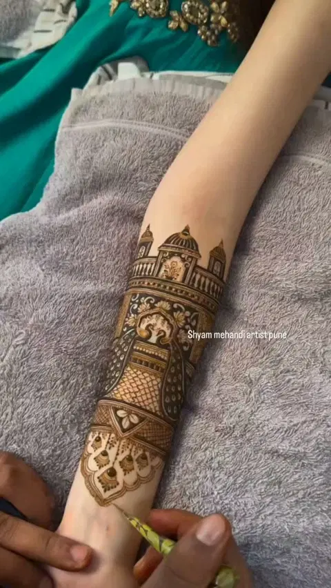 figure back hand mehndi design