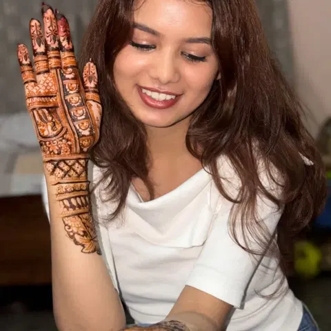 front hand mehndi design