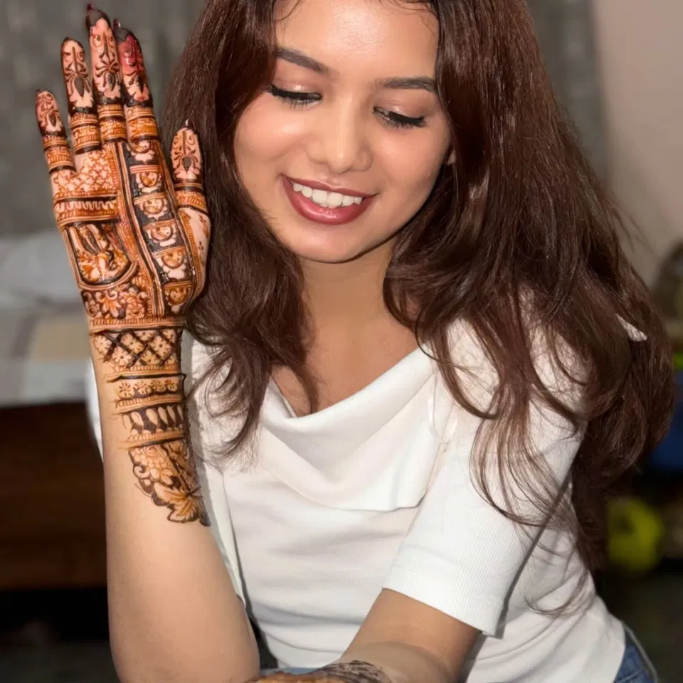 Front Hand Mehndi Design