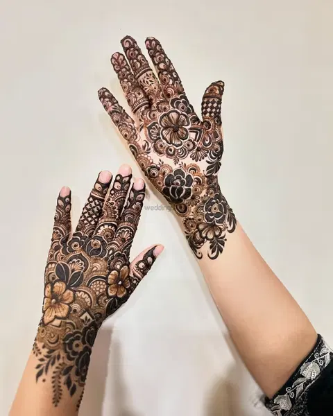 front hand mehndi design
