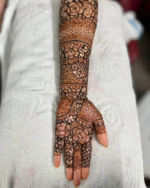 front hand mehndi design
