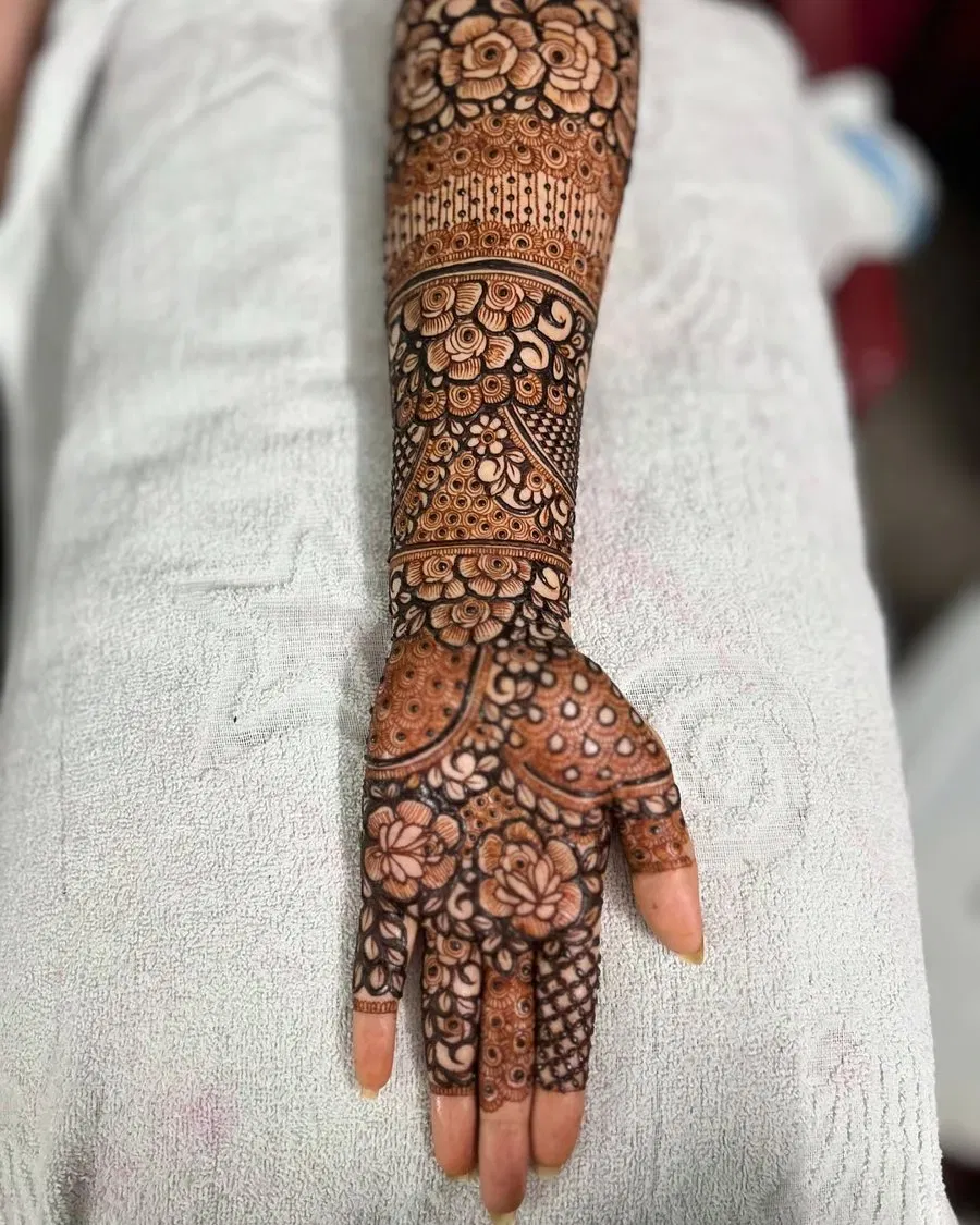 Front Hand Mehndi Design (2)