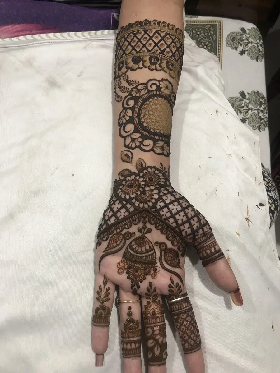 Back Hand Mehndi Design